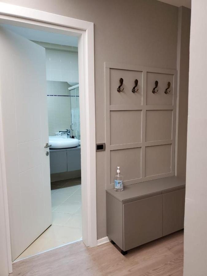 Helga'S Deluxe 3 Apartment Tiranë Ngoại thất bức ảnh
