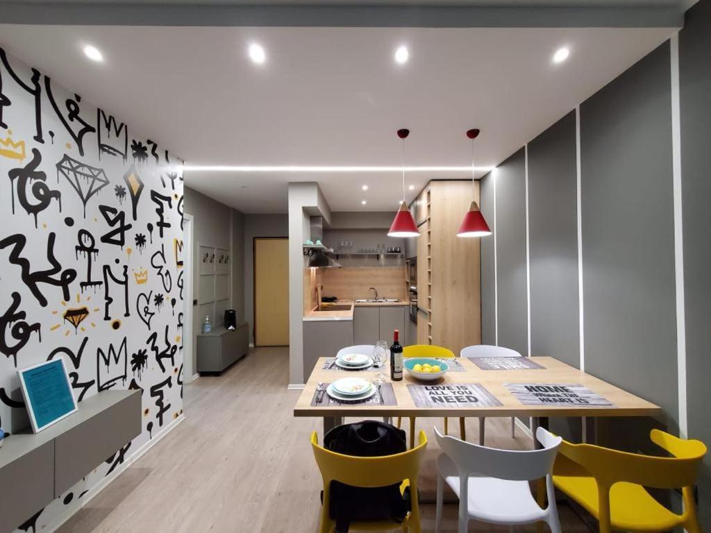 Helga'S Deluxe 3 Apartment Tiranë Ngoại thất bức ảnh
